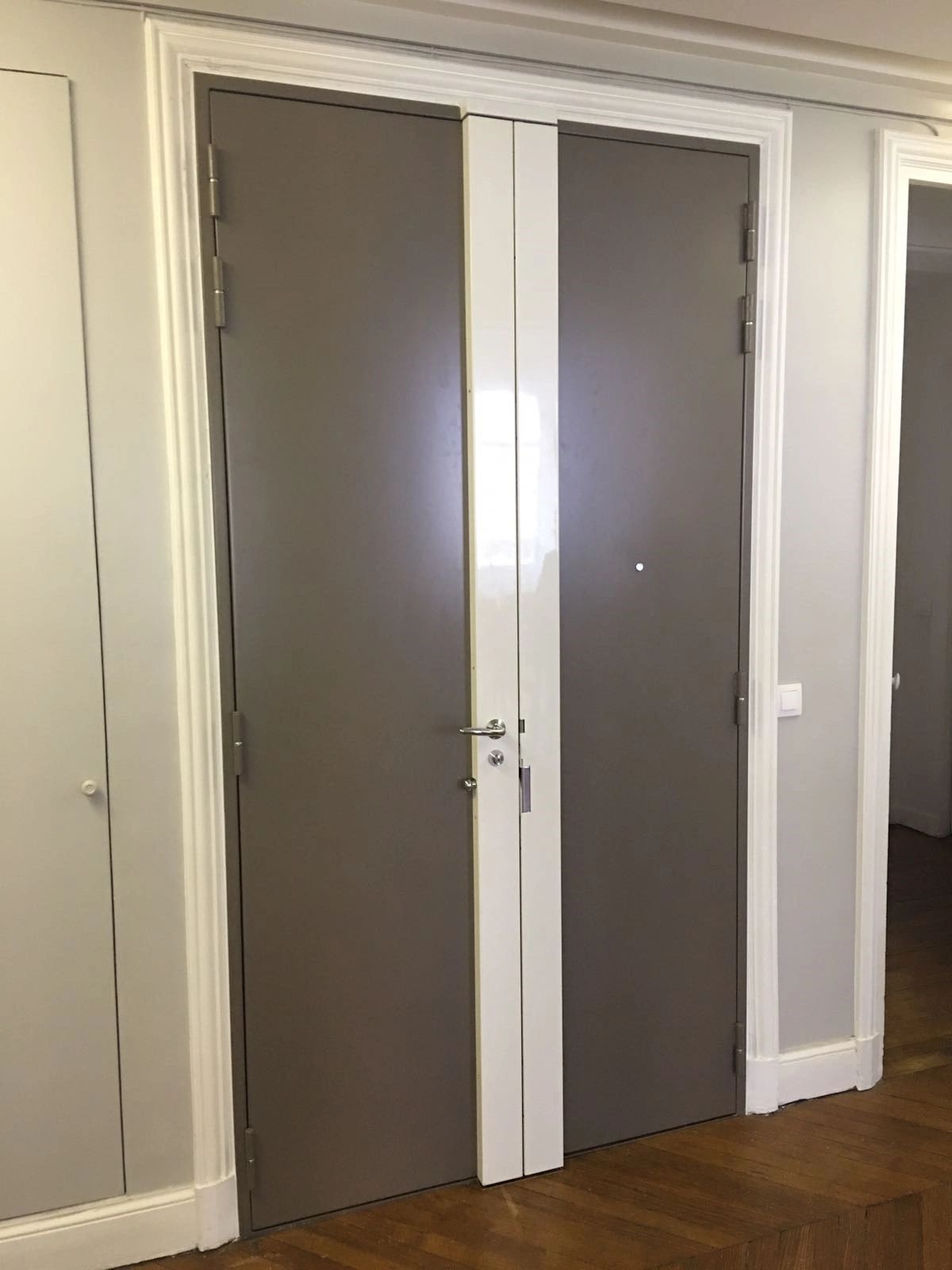 installation d'une porte dans une immeuble à paris